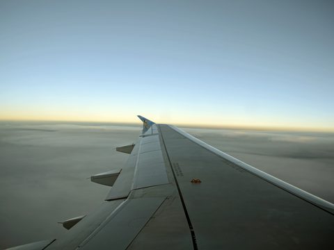 plane horizon