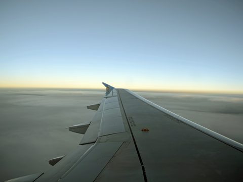 plane horizon