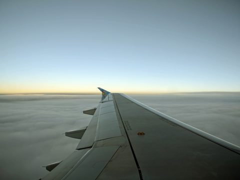plane horizon