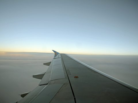 plane horizon